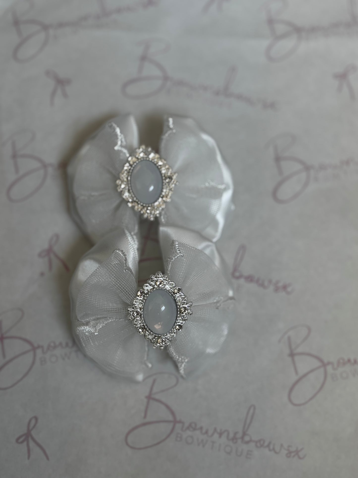 Subtle colour bows