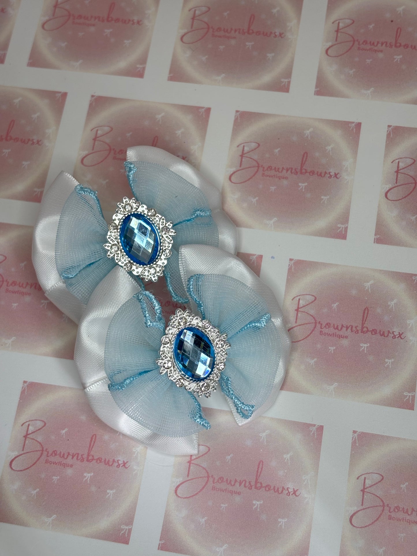 Subtle colour bows