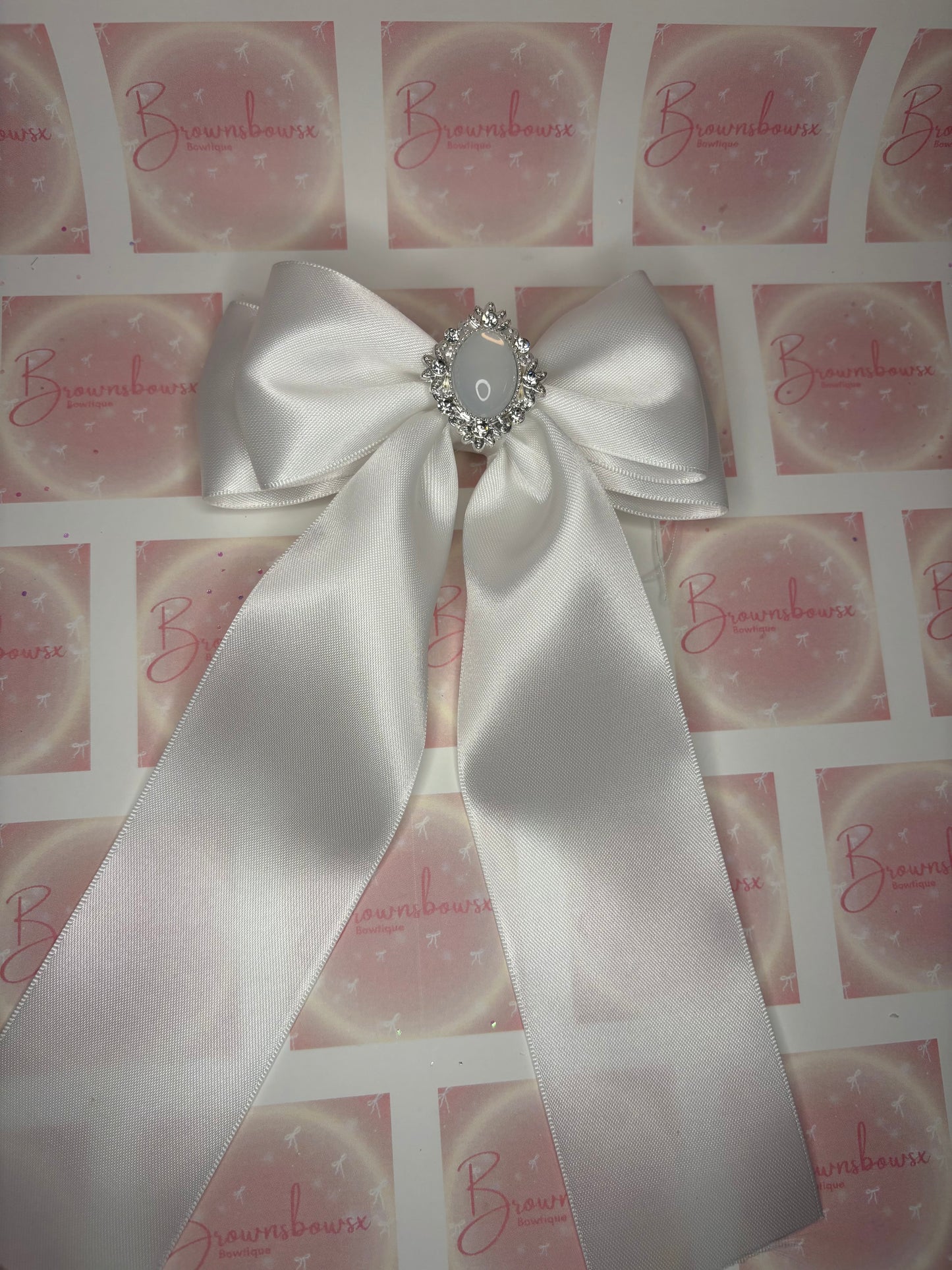 Tail bow
