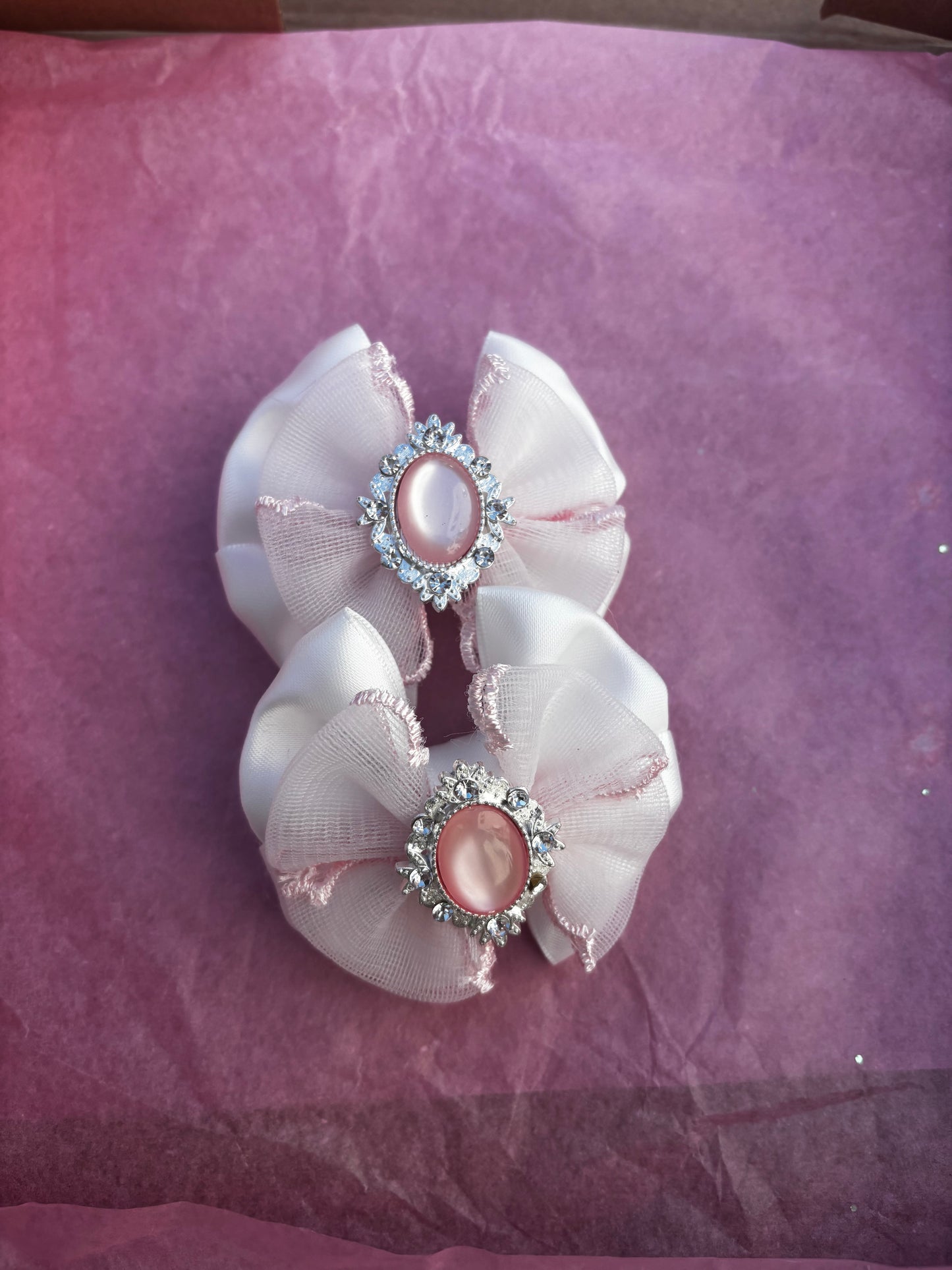 Subtle colour bows