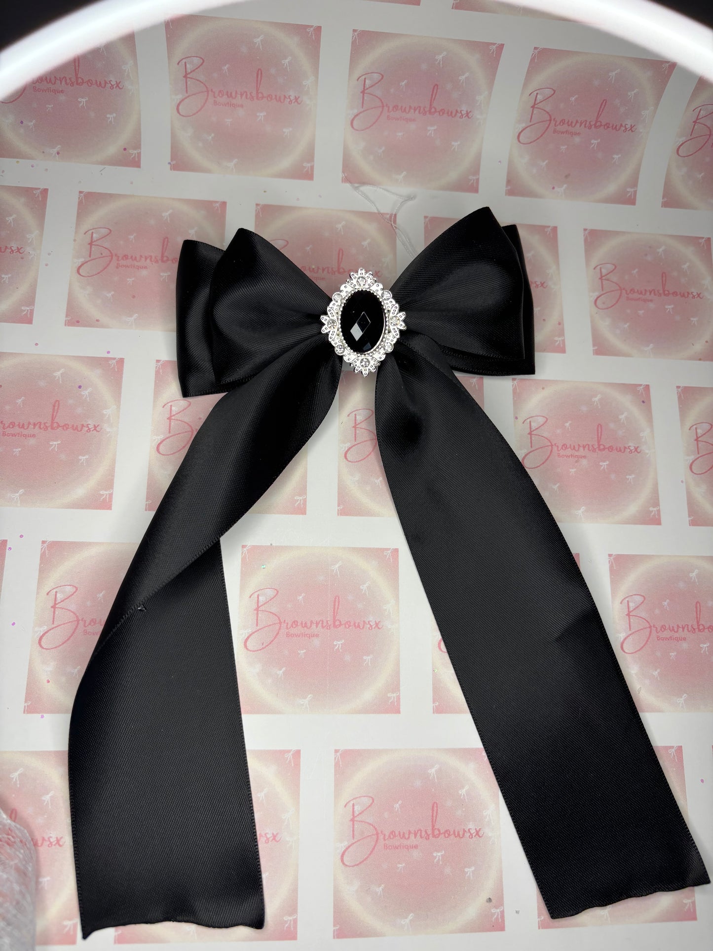 Tail bow