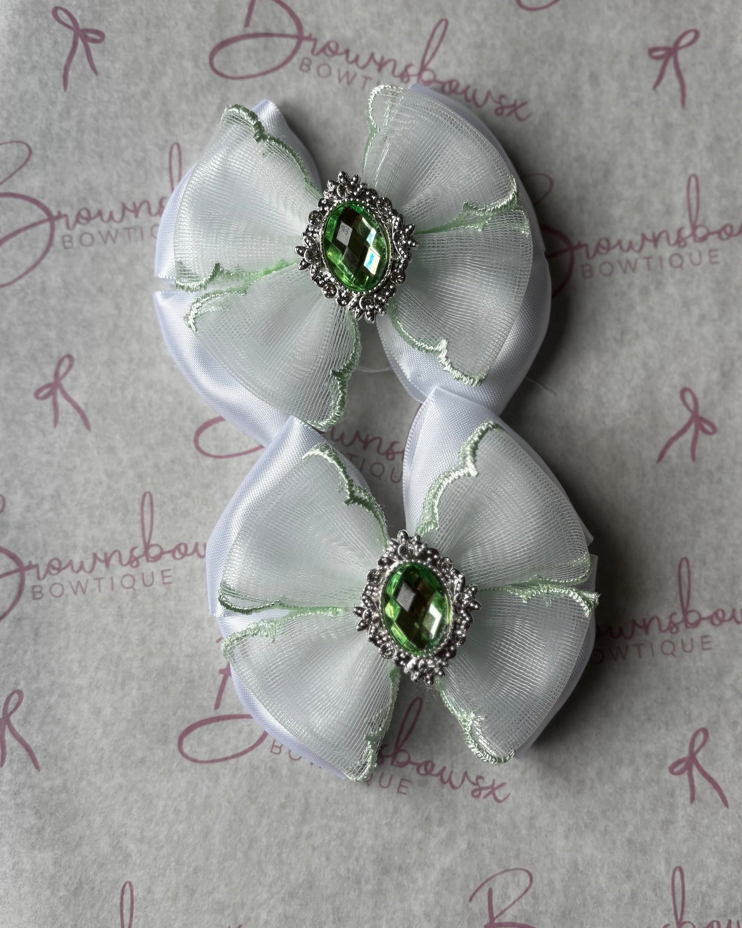 Subtle colour bows