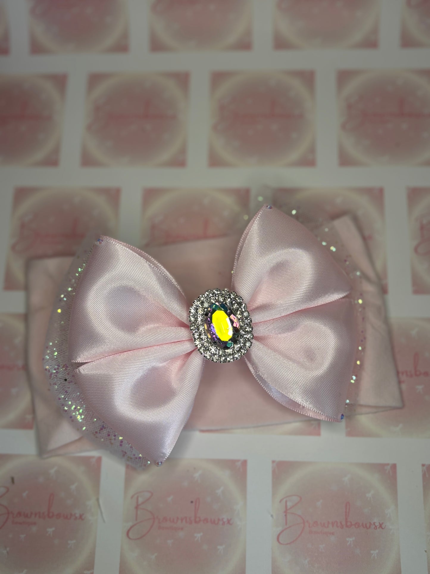 Saylor bows