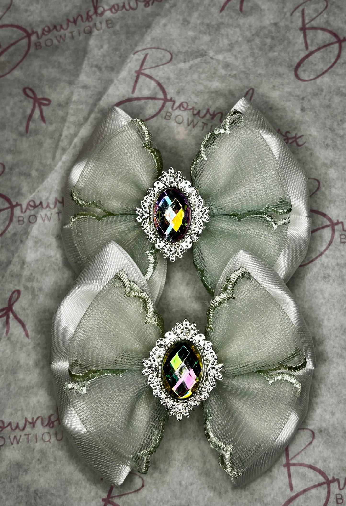 Subtle colour bows