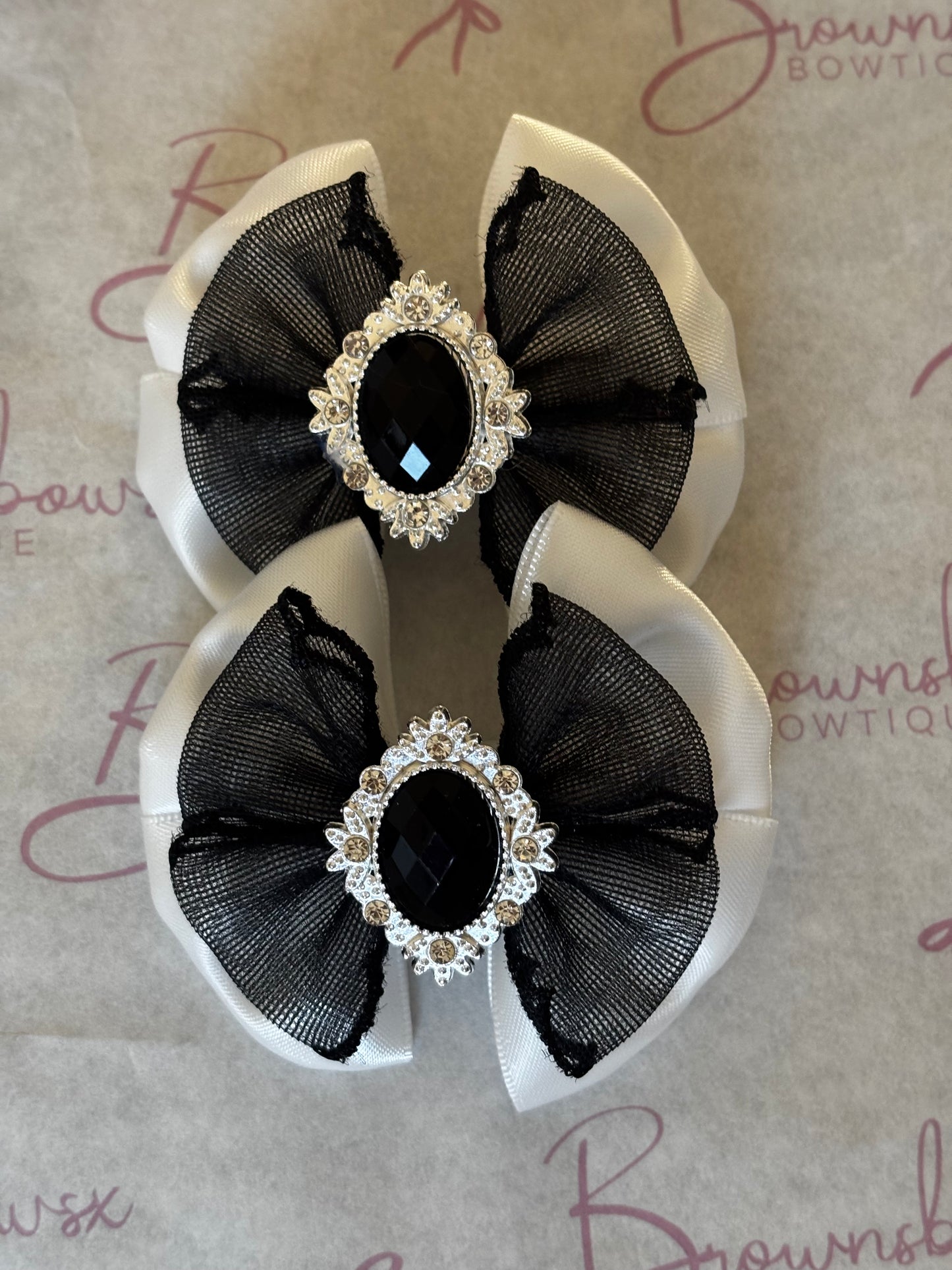 Subtle colour bows
